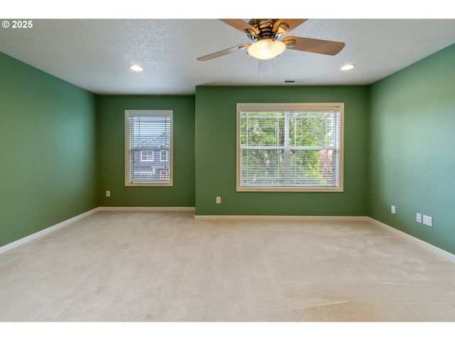 14320 TALAWA Dr, Oregon City, OR 97045