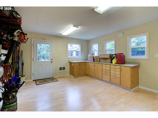 14320 TALAWA Dr, Oregon City, OR 97045