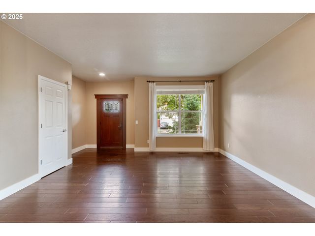 14320 TALAWA Dr, Oregon City, OR 97045