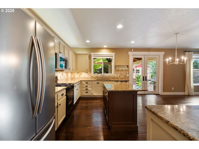 14320 TALAWA Dr, Oregon City, OR 97045