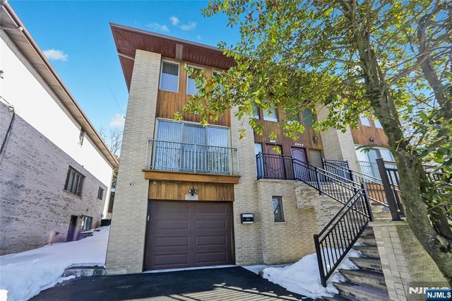 1496 15th Street, Fort Lee, NJ 07024
