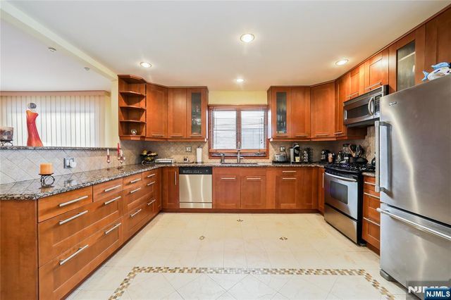 1496 15th Street, Fort Lee, NJ 07024
