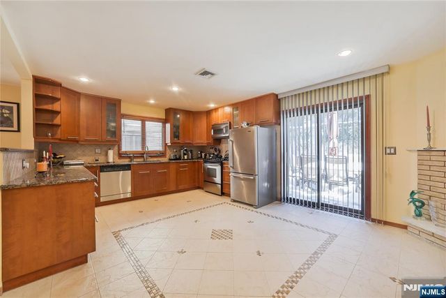 1496 15th Street, Fort Lee, NJ 07024