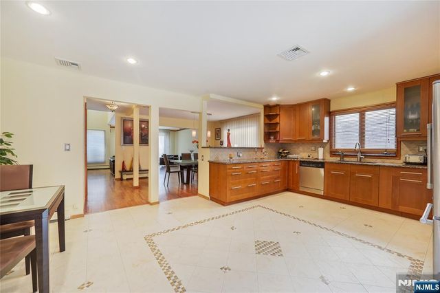 1496 15th Street, Fort Lee, NJ 07024