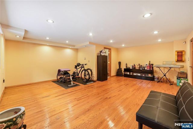 1496 15th Street, Fort Lee, NJ 07024