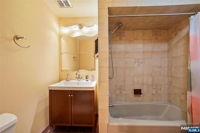 1496 15th Street, Fort Lee, NJ 07024