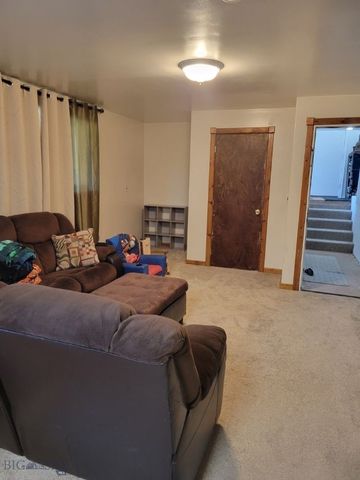 902 Nevada Street, Belgrade, MT 59714