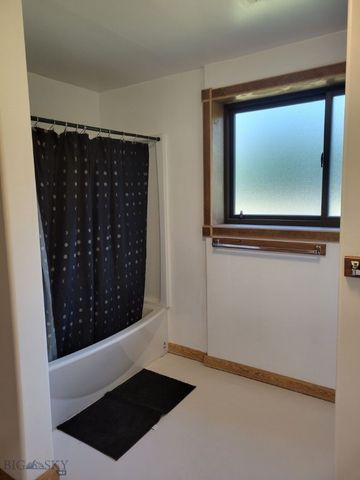 902 Nevada Street, Belgrade, MT 59714