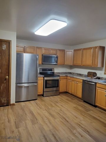 902 Nevada Street, Belgrade, MT 59714