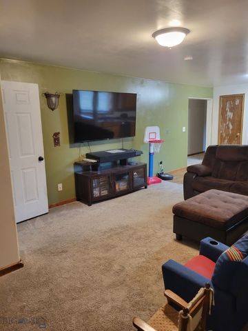 902 Nevada Street, Belgrade, MT 59714