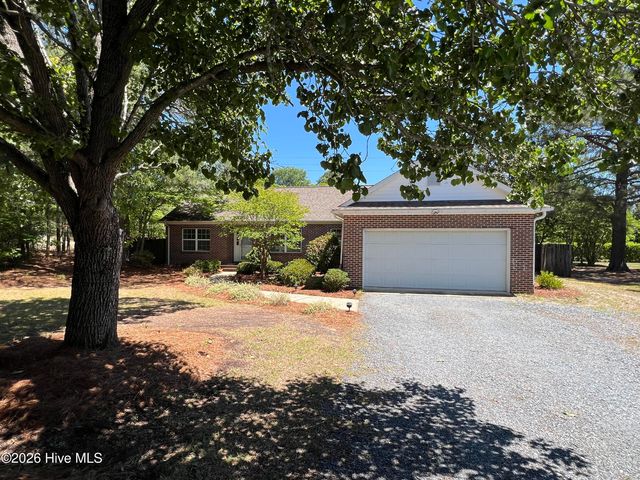 10 Beryl Circle, Pinehurst, NC 28374