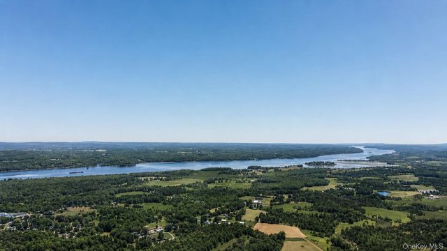 3 Deer Run West, Catskill, NY 12414