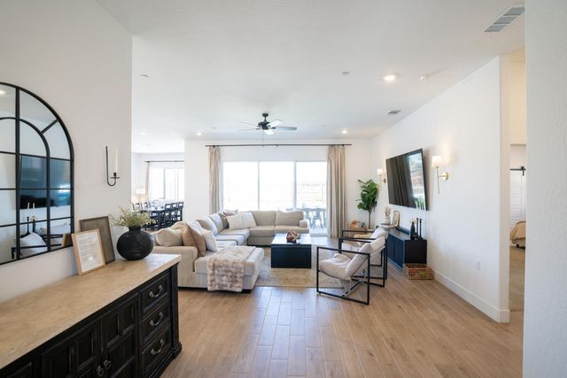 812 Traverse Drive S, Madera, CA 93636