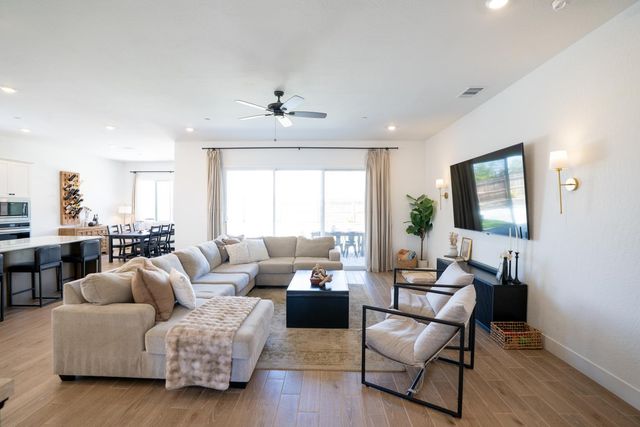 812 Traverse Drive S, Madera, CA 93636
