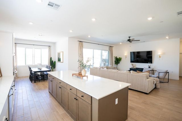 812 Traverse Drive S, Madera, CA 93636