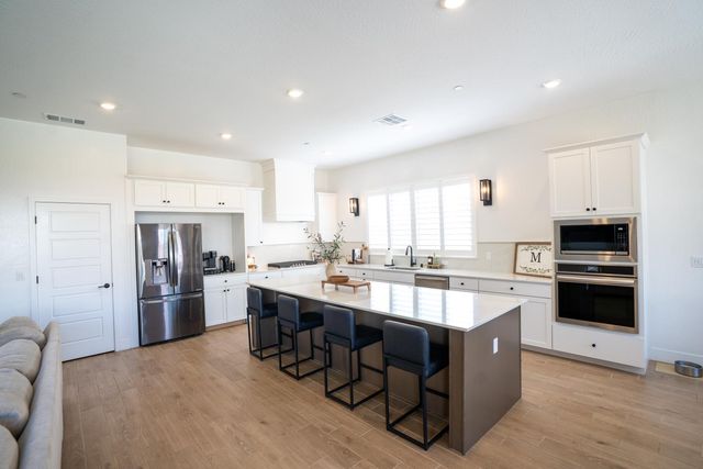 812 Traverse Drive S, Madera, CA 93636
