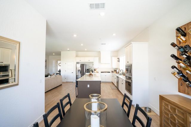 812 Traverse Drive S, Madera, CA 93636