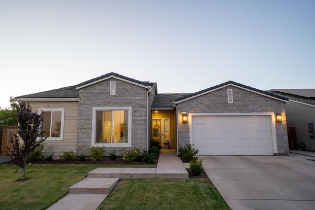 812 Traverse Drive S, Madera, CA 93636