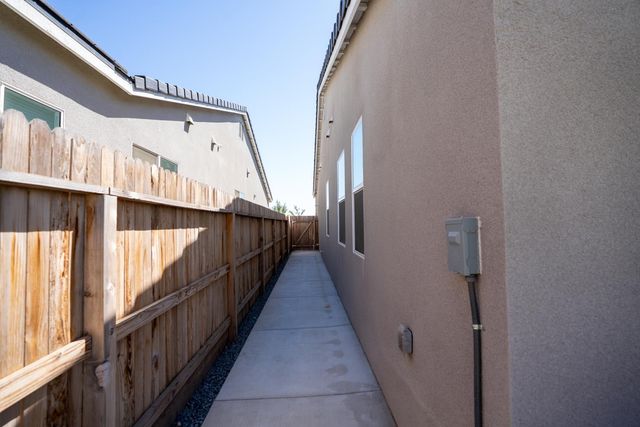 812 Traverse Drive S, Madera, CA 93636