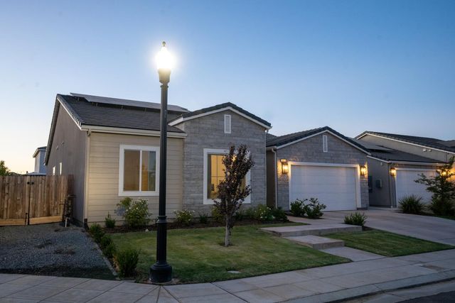 812 Traverse Drive S, Madera, CA 93636
