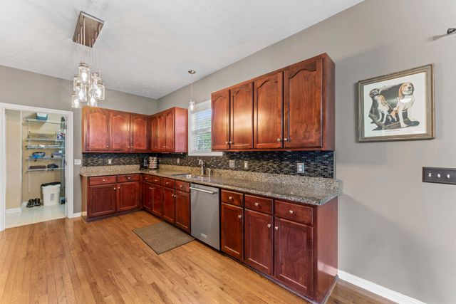 215 Crooked Creek Ln, Hendersonville, TN 37075