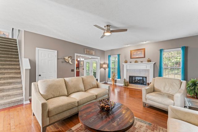 215 Crooked Creek Ln, Hendersonville, TN 37075