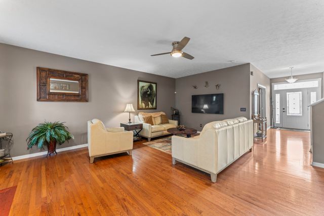 215 Crooked Creek Ln, Hendersonville, TN 37075