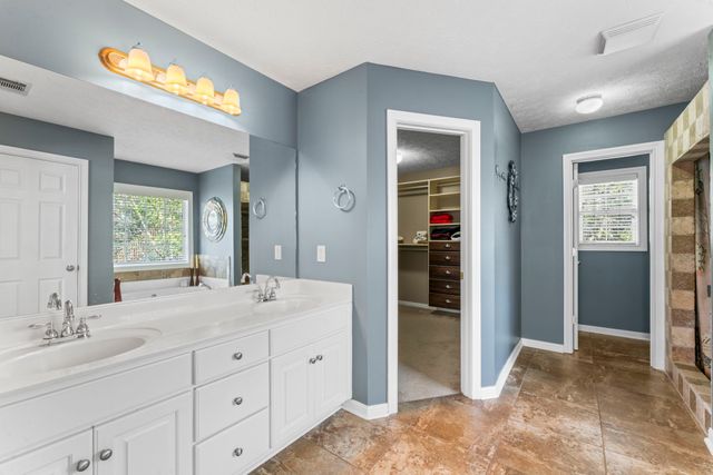 215 Crooked Creek Ln, Hendersonville, TN 37075