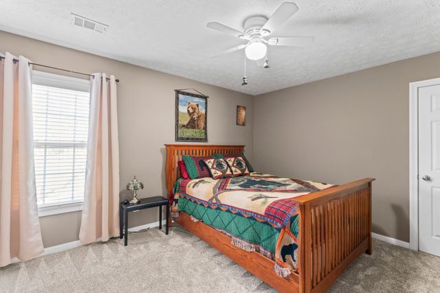 215 Crooked Creek Ln, Hendersonville, TN 37075