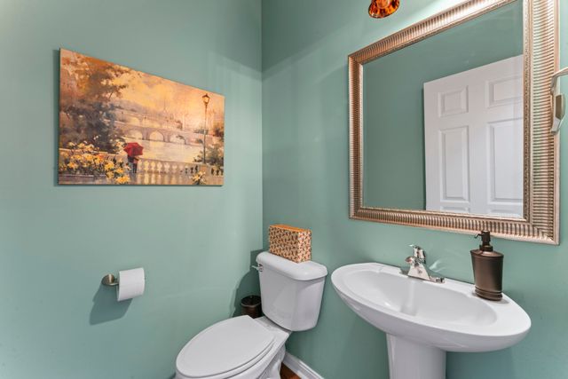 215 Crooked Creek Ln, Hendersonville, TN 37075