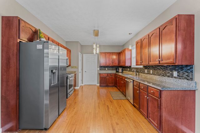 215 Crooked Creek Ln, Hendersonville, TN 37075