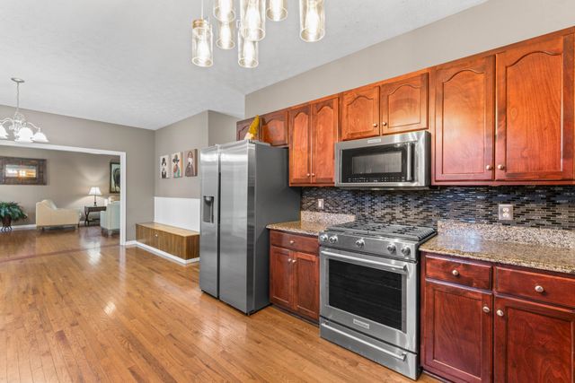 215 Crooked Creek Ln, Hendersonville, TN 37075