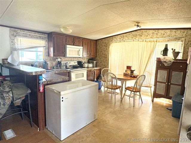 239 Berry Lane, Eufaula, OK 74432