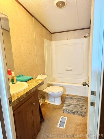 239 Berry Lane, Eufaula, OK 74432