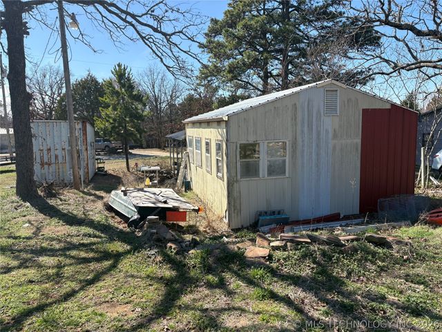 239 Berry Lane, Eufaula, OK 74432