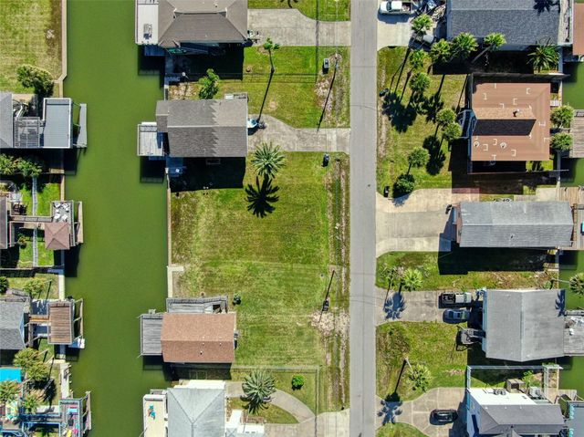 16523 Bahama Way, Galveston, TX 77554