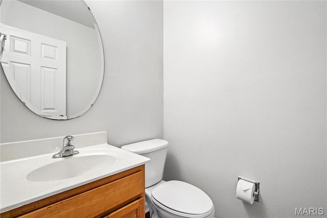 707 Forest Trace Drive E, Chesterfield, MO 63017