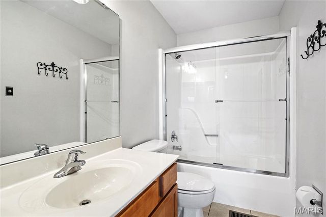 707 Forest Trace Drive E, Chesterfield, MO 63017