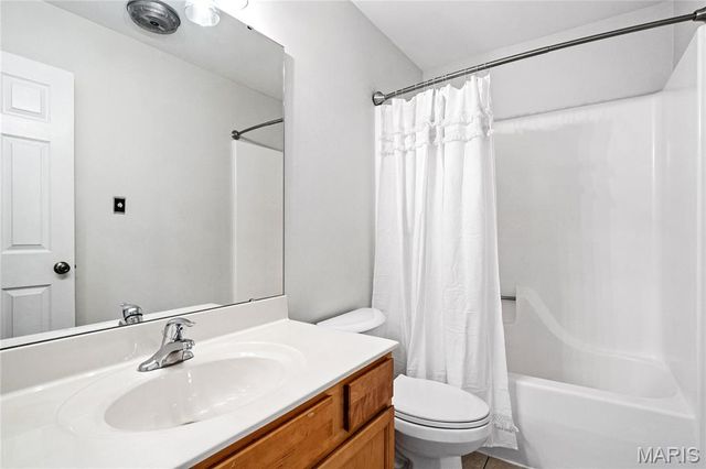 707 Forest Trace Drive E, Chesterfield, MO 63017