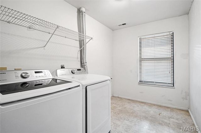 707 Forest Trace Drive E, Chesterfield, MO 63017