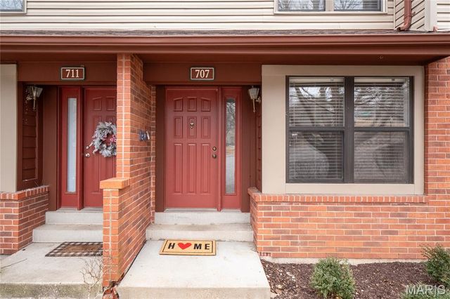 707 Forest Trace Drive E, Chesterfield, MO 63017