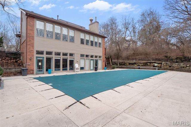 707 Forest Trace Drive E, Chesterfield, MO 63017