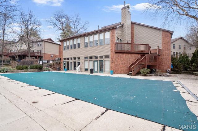 707 Forest Trace Drive E, Chesterfield, MO 63017