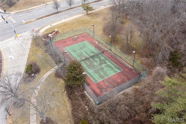 707 Forest Trace Drive E, Chesterfield, MO 63017