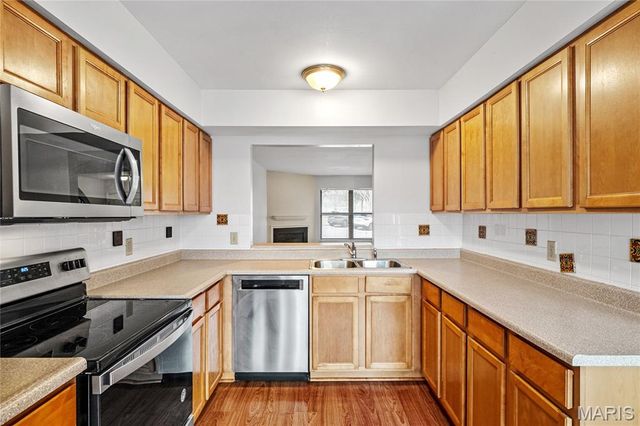 707 Forest Trace Drive E, Chesterfield, MO 63017