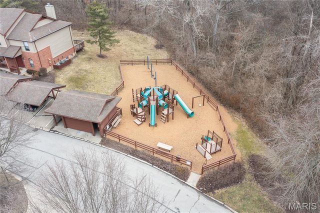 707 Forest Trace Drive E, Chesterfield, MO 63017