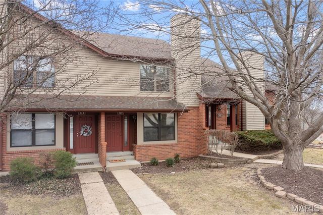 707 Forest Trace Drive E, Chesterfield, MO 63017