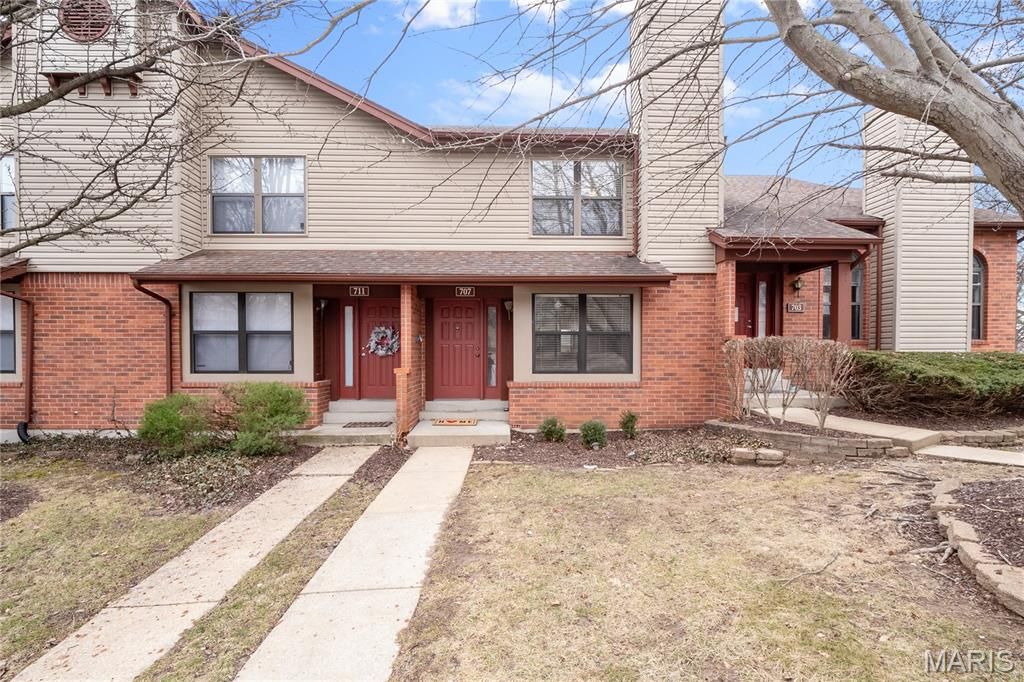 707 Forest Trace Drive E, Chesterfield, MO 63017