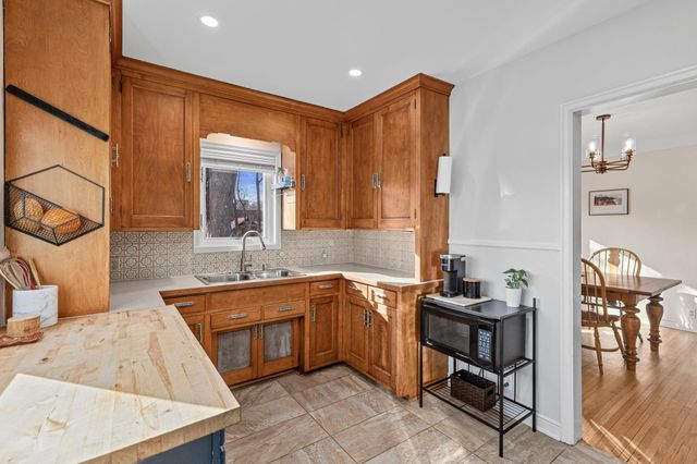 1801 Chatsworth Street N, Roseville, MN 55113