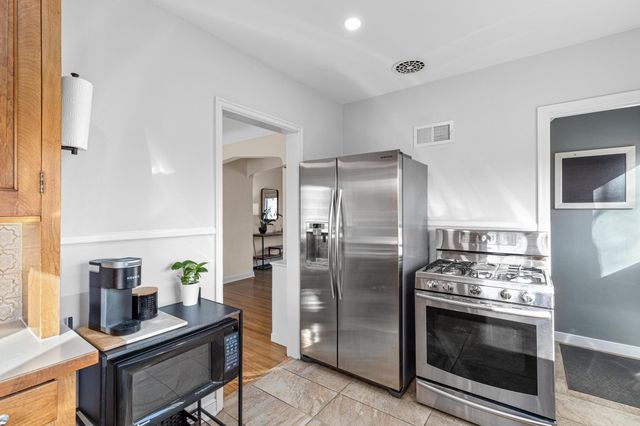 1801 Chatsworth Street N, Roseville, MN 55113